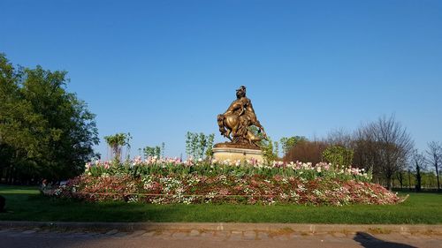 Statue against clear sky