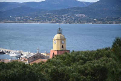 Building by sea against mountain