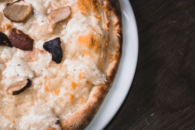 Close-up of bread in bowl on table