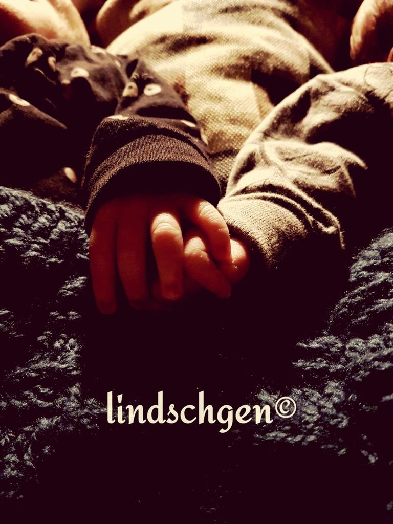 baby, indoors, babyhood, human body part, one person, close-up, human hand, newborn, childhood, real people, day, people