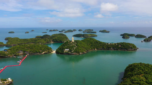 Aerial view of small islands with beaches and lagoons in hundred islands national park, pangasinan