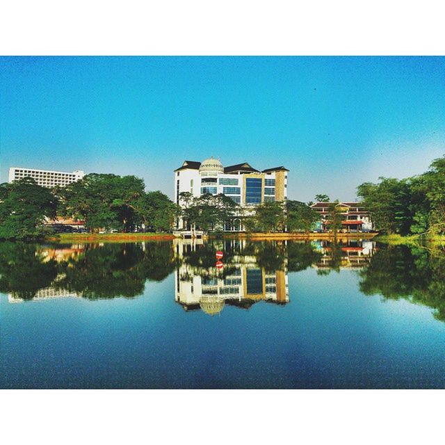 architecture, building exterior, water, built structure, clear sky, transfer print, blue, reflection, waterfront, tree, auto post production filter, copy space, house, lake, river, residential structure, day, residential building, sky, outdoors