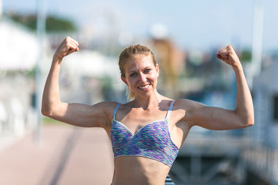 Portrait of young woman exercising in gym