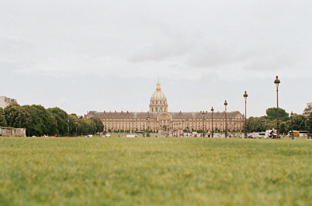 architecture, building exterior, built structure, grass, famous place, sky, travel destinations, tourism, lawn, history, international landmark, dome, travel, tree, incidental people, capital cities, large group of people, city, tourist