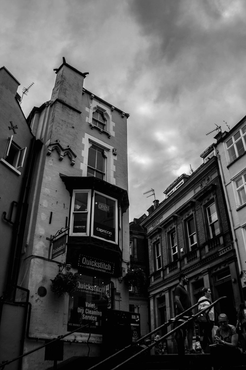 LOW ANGLE VIEW OF BUILDINGS IN CITY