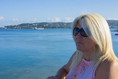 Close-up of young woman against sea