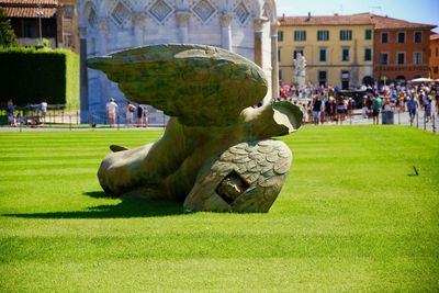 Statue of people in front of building