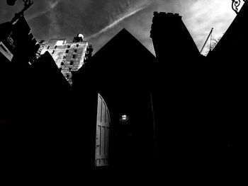 Low angle view of skyscraper against sky