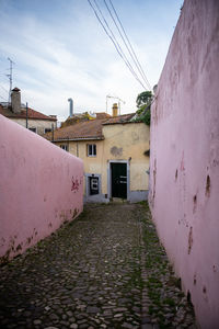 Narrow alley amidst buildings in city