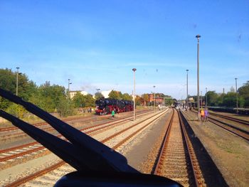 Road passing through railroad track