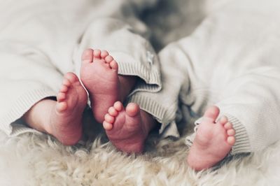 Twin babies toes and feet