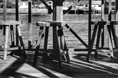 Empty bench in park