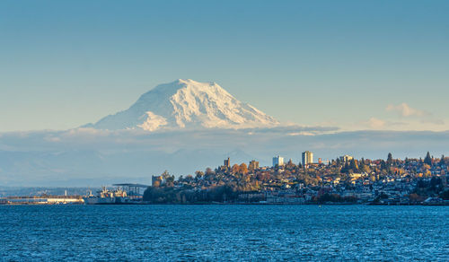 A view of the port of tacoma and mount rainier from ruston, washington.