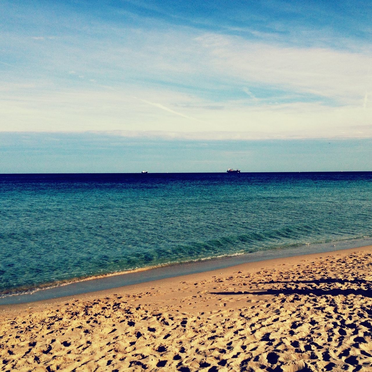 sea, beach, water, sand, horizon over water, shore, tranquil scene, tranquility, scenics, sky, beauty in nature, nature, blue, idyllic, coastline, cloud - sky, calm, remote, cloud, outdoors