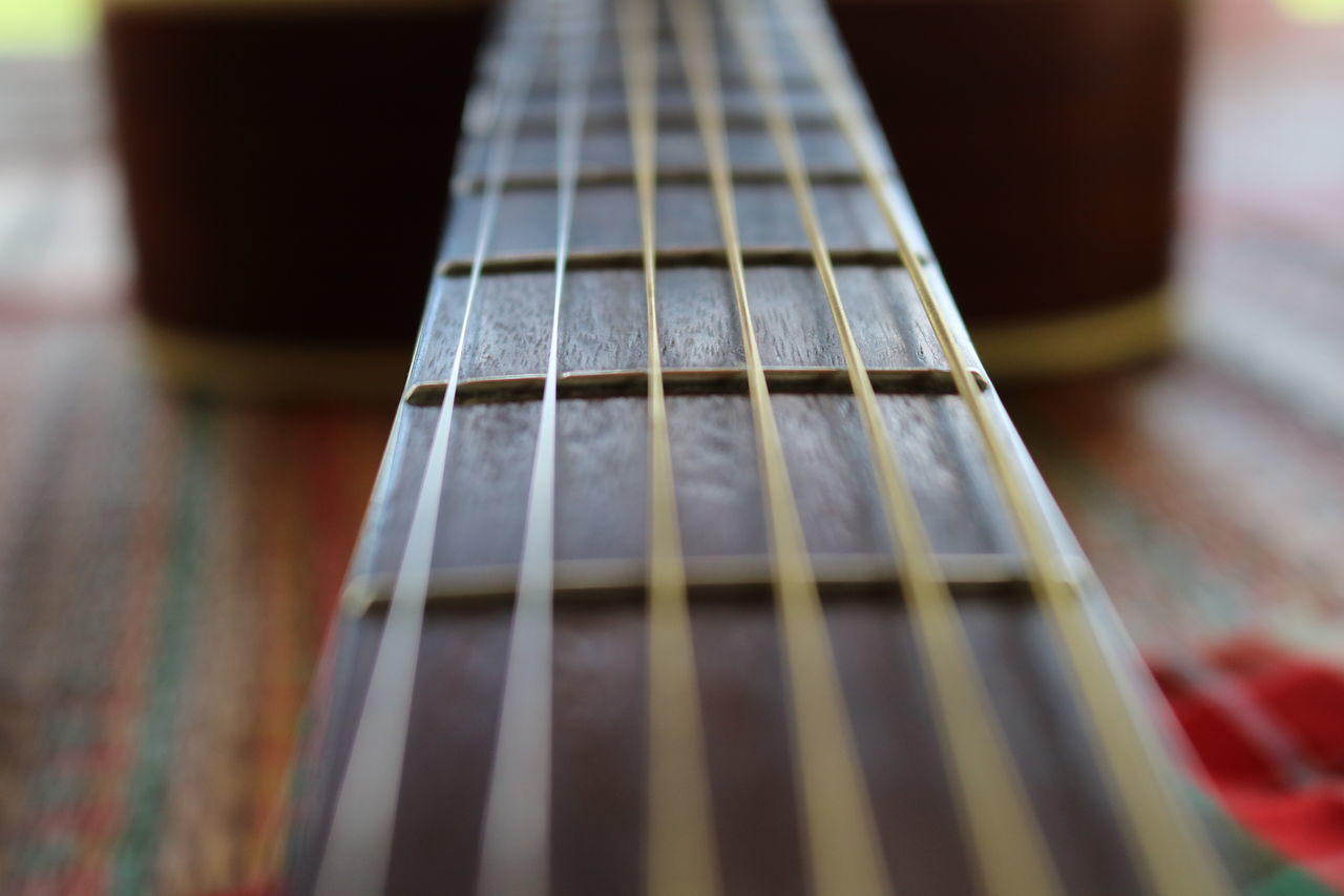 CLOSE-UP OF GUITAR IN THE ROOM