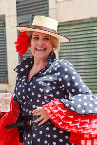 Portrait of a smiling young woman wearing hat