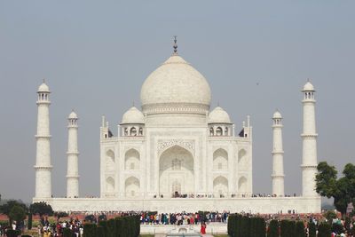 Group of people in front of tajmahal india against clear sky