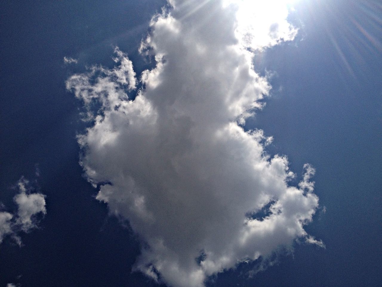 low angle view, sky, sky only, beauty in nature, tranquility, cloud - sky, nature, scenics, sunbeam, blue, sunlight, tranquil scene, sun, cloudscape, backgrounds, cloud, idyllic, cloudy, day, outdoors