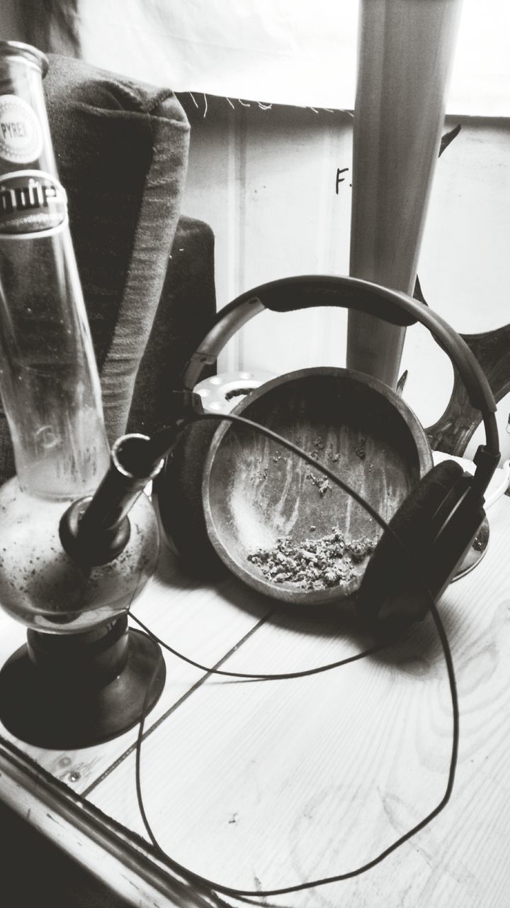 HIGH ANGLE VIEW OF DRINK IN GLASS CONTAINER ON TABLE