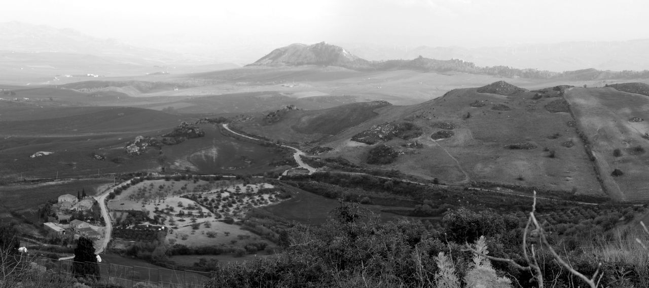 PANORAMIC VIEW OF LANDSCAPE AND MOUNTAINS AGAINST SKY