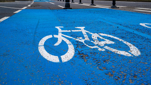 Bicycle lane sign and blue painted tarmac