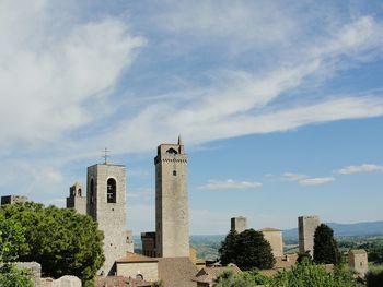 Panoramic view of castle against sky in city