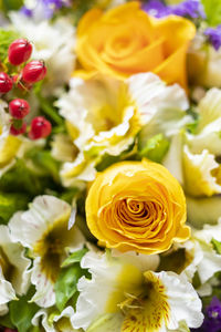 Close-up of yellow rose bouquet