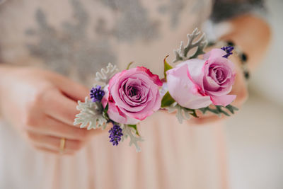 Close-up of hand holding rose bouquet