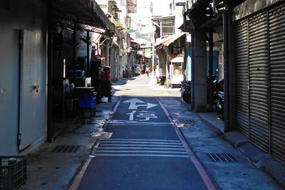 Narrow alley amidst buildings in city