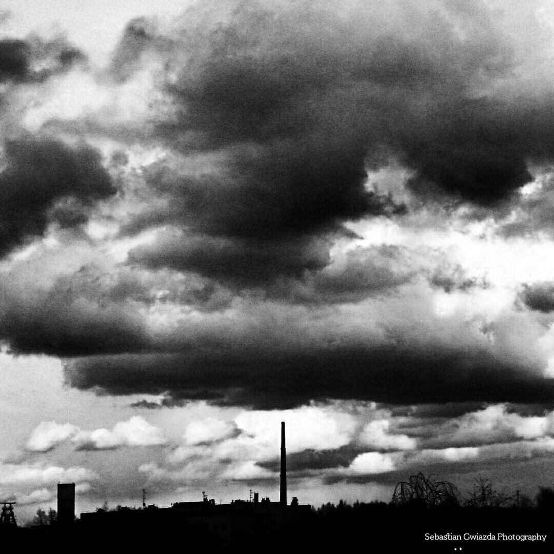 LOW ANGLE VIEW OF DRAMATIC SKY OVER CLOUDS