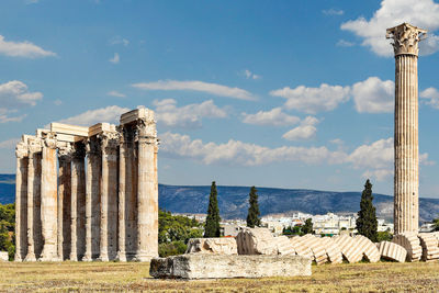 Panoramic view of sea and buildings against sky