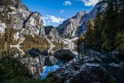 Panoramic view of lake and mountains against sky