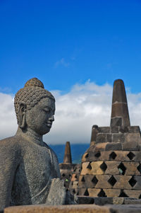 Statue of historic building against sky