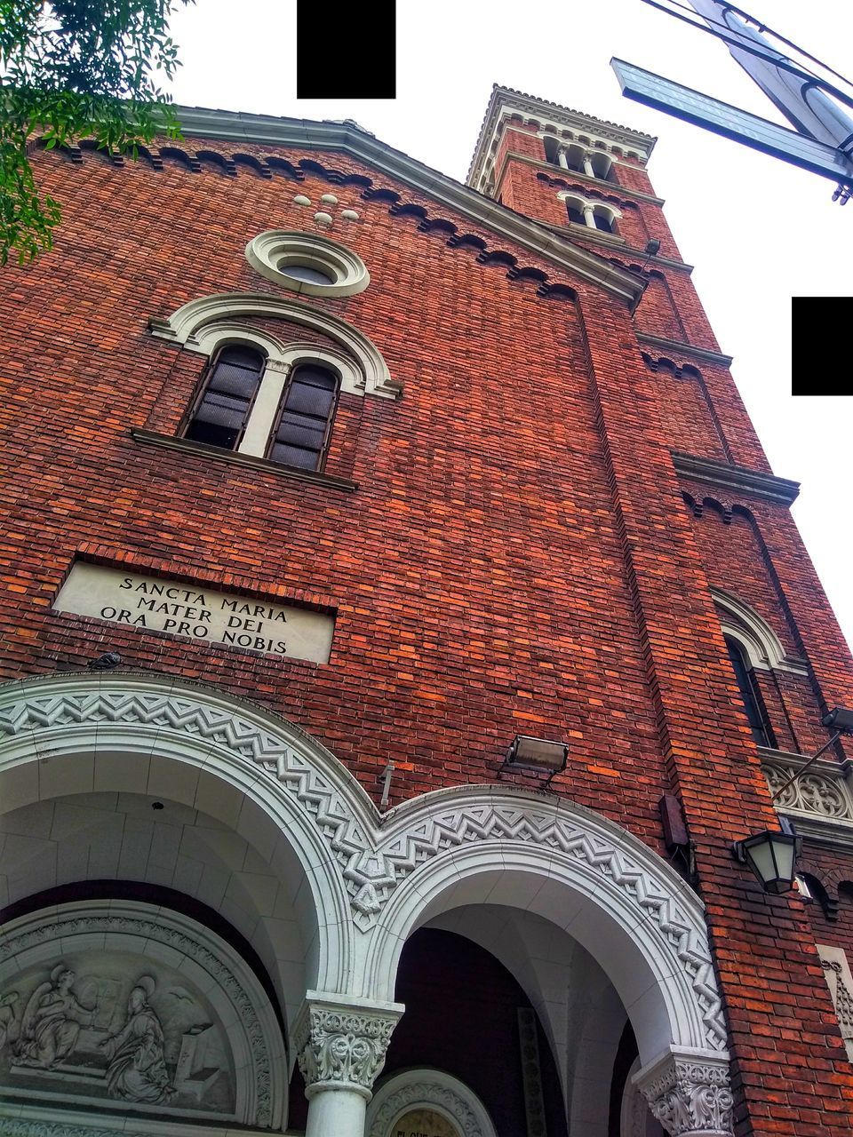 LOW ANGLE VIEW OF CROSS ON BUILDING AGAINST SKY