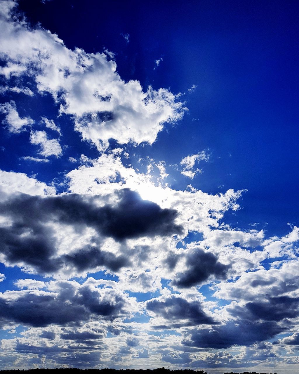 LOW ANGLE VIEW OF CLOUDY SKY