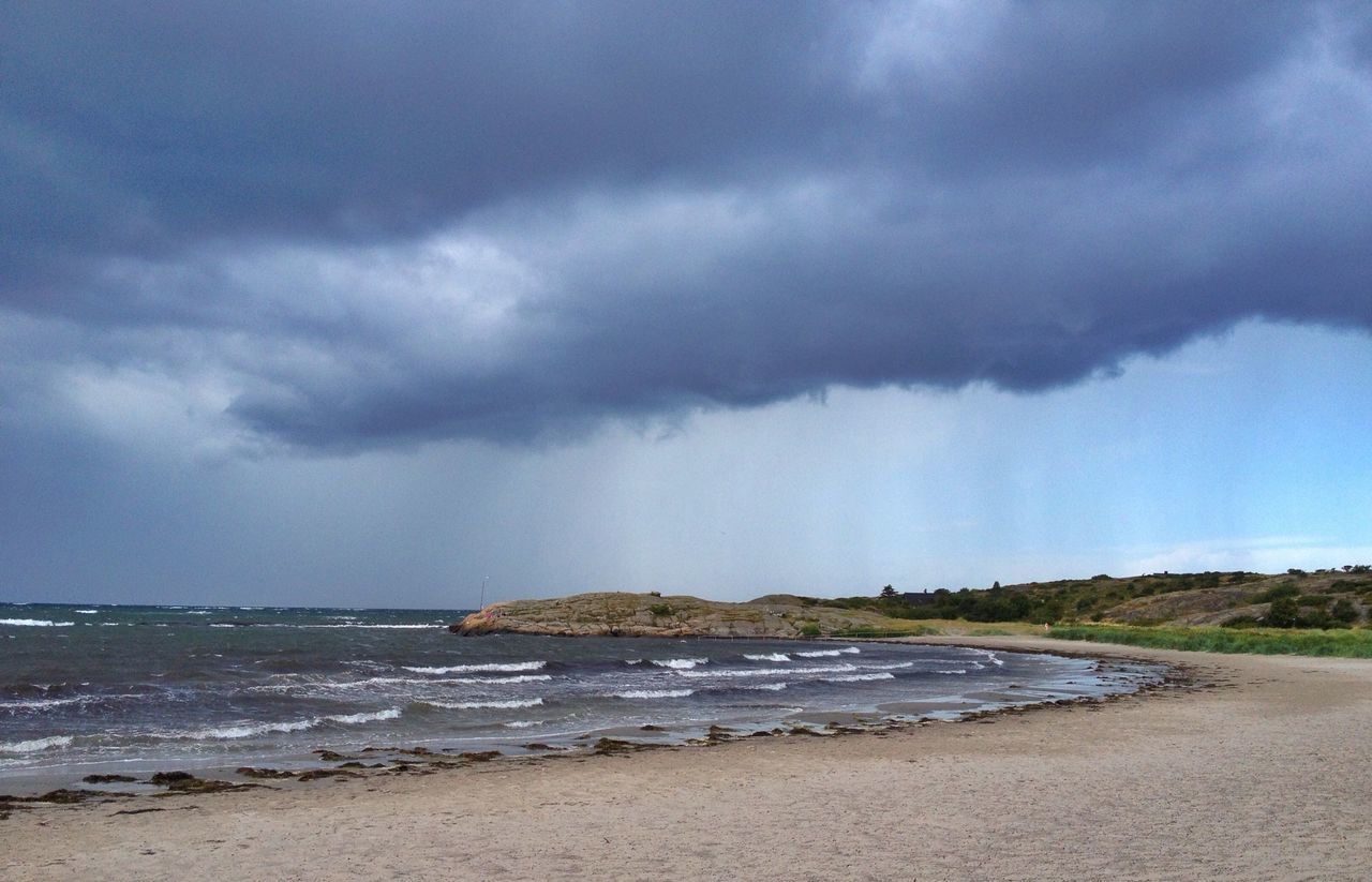 sky, beach, water, sea, cloud - sky, cloudy, scenics, shore, tranquil scene, tranquility, beauty in nature, sand, nature, overcast, weather, horizon over water, cloud, idyllic, storm cloud, coastline