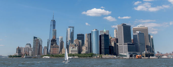 Shot  of the  manhattan, district of new york , taken from the hudson river