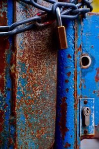 Close-up of padlock on rusty chain