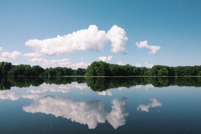 Trees and sky reflecting on mississippi river