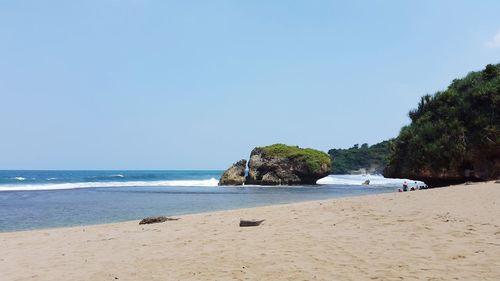 Shady beach without crowds at baron beach, gunung kidul, yogyakarta. indonesia on 2016