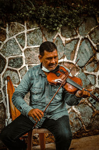 Old man playing violin