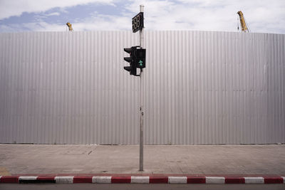 Empty footpath and traffic light