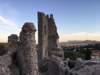 Old ruin building against sky