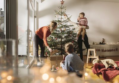 Family decorating christmas tree