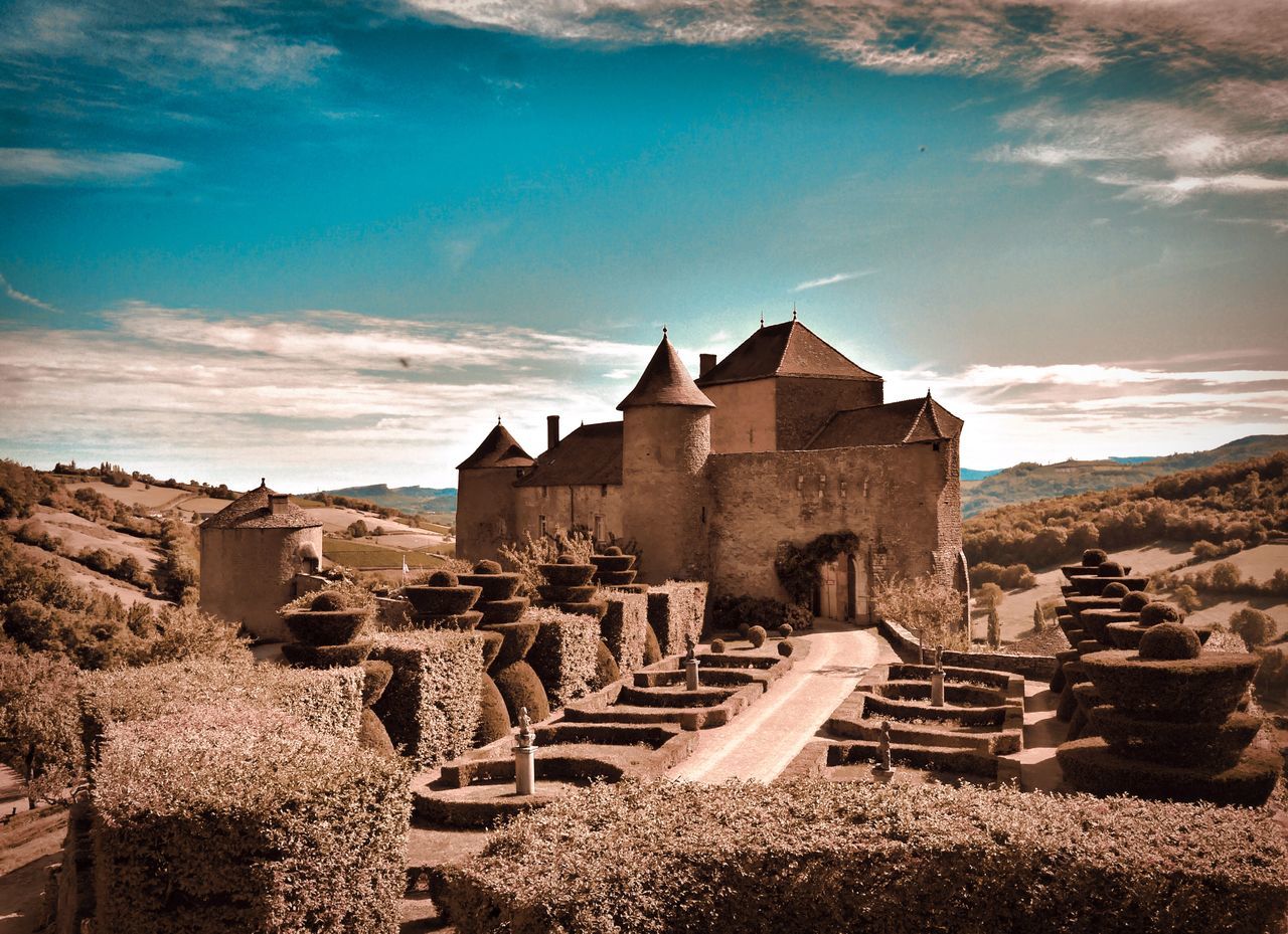 OLD RUINS OF BUILDING