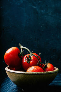 Close-up of cherries in bowl