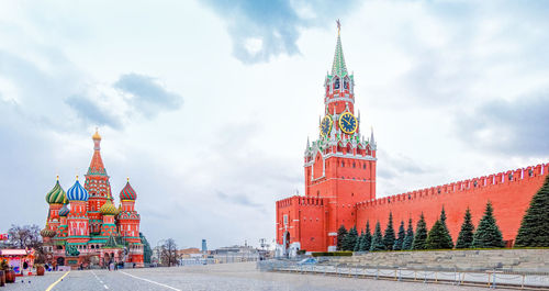 Panoramic view of moscow kremlin with spassky tower and saint basil's cathedral in center city