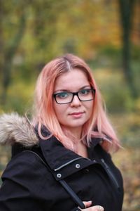 Portrait of young woman wearing eyeglasses