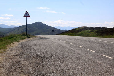 Empty road leading towards mountains