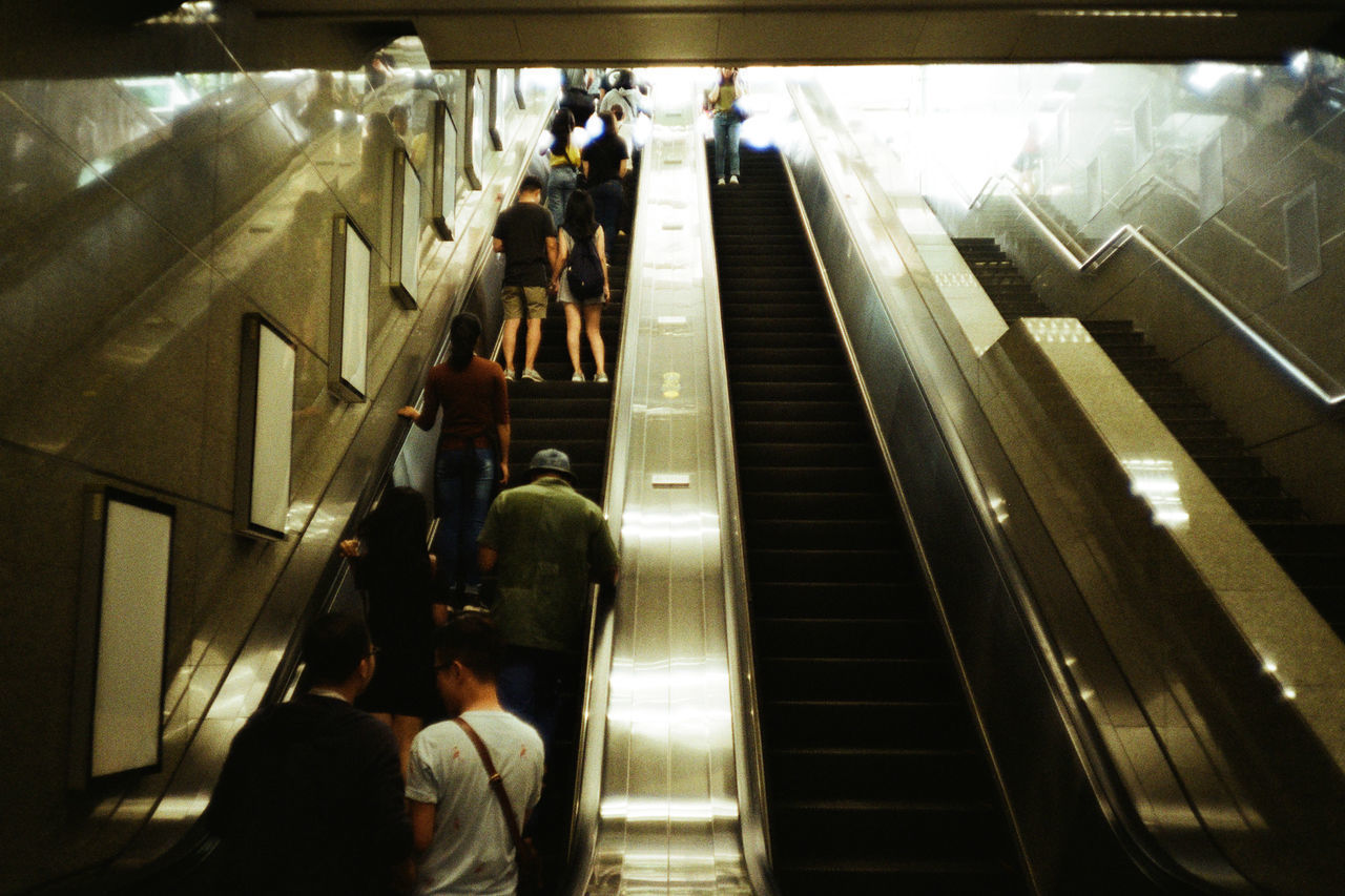 HIGH ANGLE VIEW OF PEOPLE AT ESCALATOR